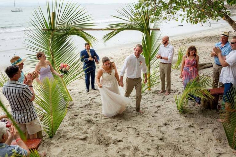 “Say ‘I Do’ in Paradise: Your Dream Wedding Awaits on the Pacific Coast of Costa Rica!”